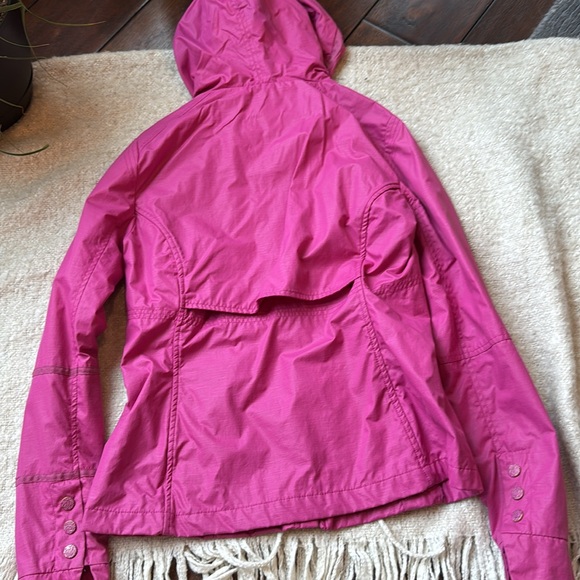 Lovely pink raincoat from Title nine. Size small: Fits like a 4-6. - Picture 5 of 5